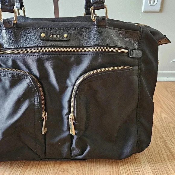 Utiliti Nylon Black Zipper Shoulder Bag. - Picture 5 of 7
